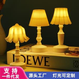 European style fine texture small table lamp