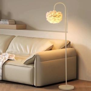 Feather-themed floor lamp, high-end style floor lamp for bedroom, standard remote control, ambient lighting, sofa side lamp.