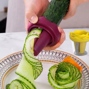 New cross-border kitchen tools, including flower rollers and various small kitchen gadgets.