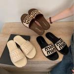 French-style exquisite sandals for women, perfect for summer wear, high-end look, flat sole, soft-soled, suitable for beachwear.