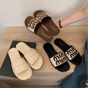 French-style exquisite sandals for women, perfect for summer wear, high-end look, flat sole, soft-soled, suitable for beachwear.